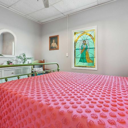 Old Church Retreat With Fire Pit And Air Hockey! Omaha Buitenkant foto