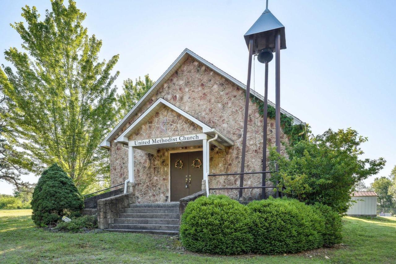 Old Church Retreat With Fire Pit And Air Hockey! Omaha Buitenkant foto